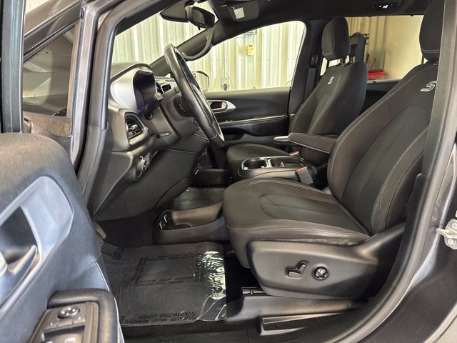 Used 2018 Chrysler Pacifica Touring Plus w/ S Appearance Package FWD image 36