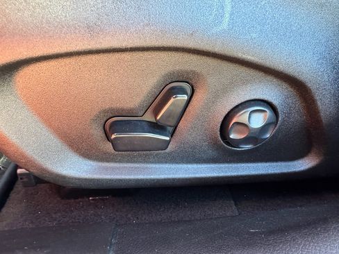 Used 2019 Jeep Renegade Trailhawk w/ UConnect 8.4 Nav Group image 17