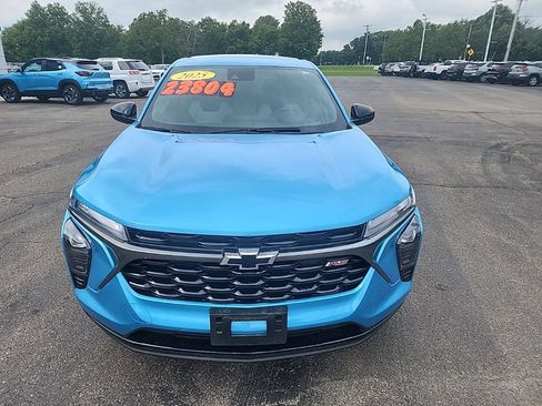 Used 2025 Chevrolet Trax RS w/ Driver Confidence Package FWD image 2