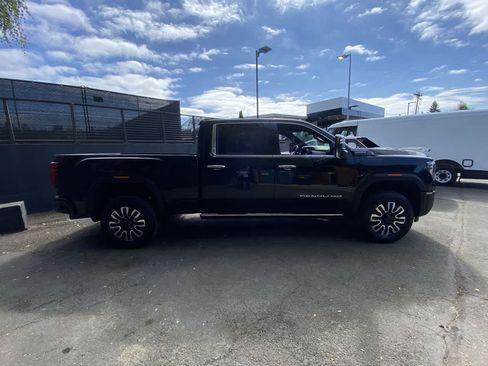 Used 2024 GMC Sierra 2500 Denali Ultimate AWD/4WD image 7