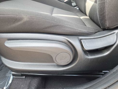 Used 2020 Hyundai Venue SE image 18