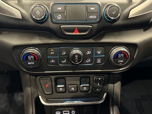 Used 2021 GMC Terrain SLT w/ Infotainment Package II FWD image 25