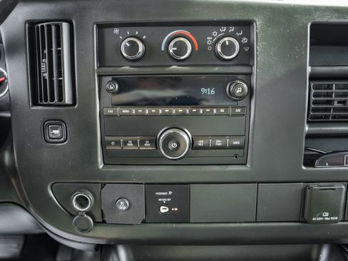 Used 2018 Chevrolet Express 3500 w/ Driver Convenience Package RWD image 25