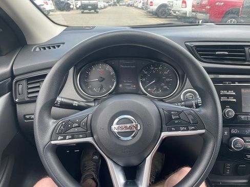 Used 2018 Nissan Rogue Sport SV FWD image 19