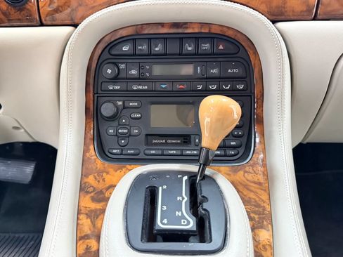 Used 2000 Jaguar XJ8 RWD image 33