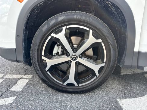 Certified 2025 Volkswagen Tiguan SE AWD/4WD image 28