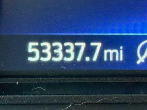 Used 2024 Ford Explorer XLT w/ Equipment Group 202A AWD/4WD image 23