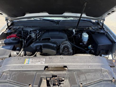 Used 2010 Chevrolet Suburban LT AWD/4WD image 43