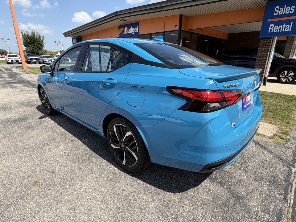 Used 2025 Nissan Versa SR FWD image 3