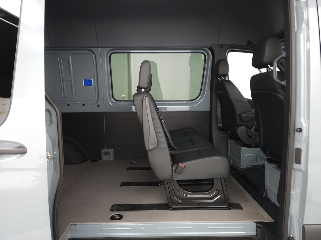Used 2024 Mercedes-Benz Sprinter 2500 image 28