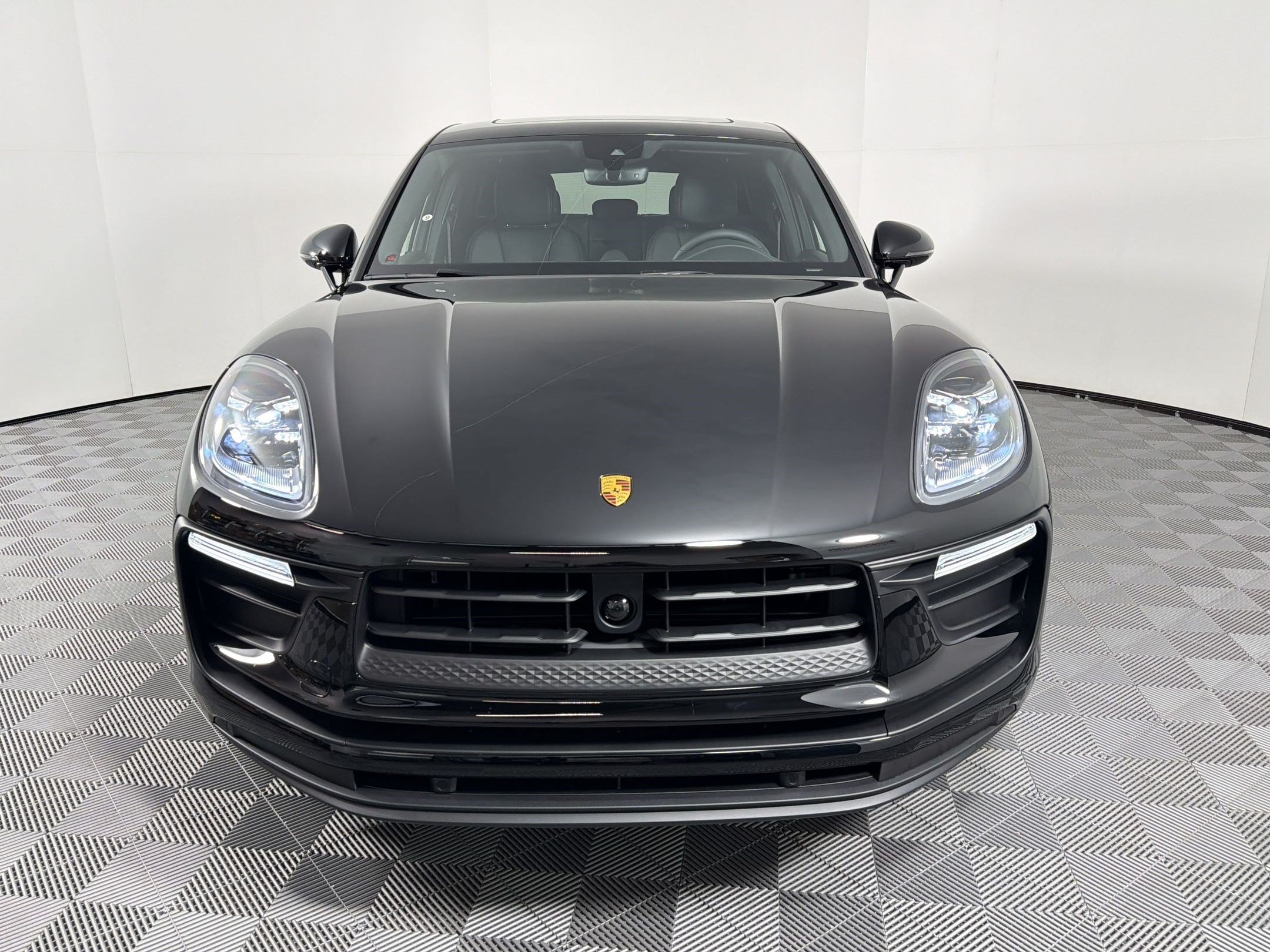 Used 2026 Porsche Macan AWD/4WD image 6