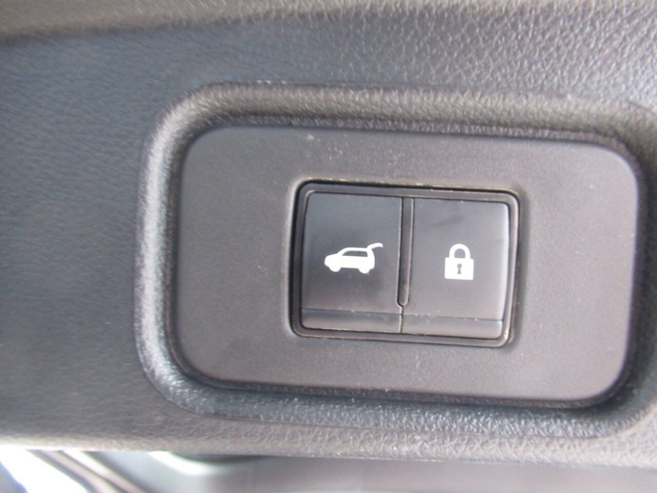 Used 2025 Nissan Pathfinder Platinum AWD/4WD image 13