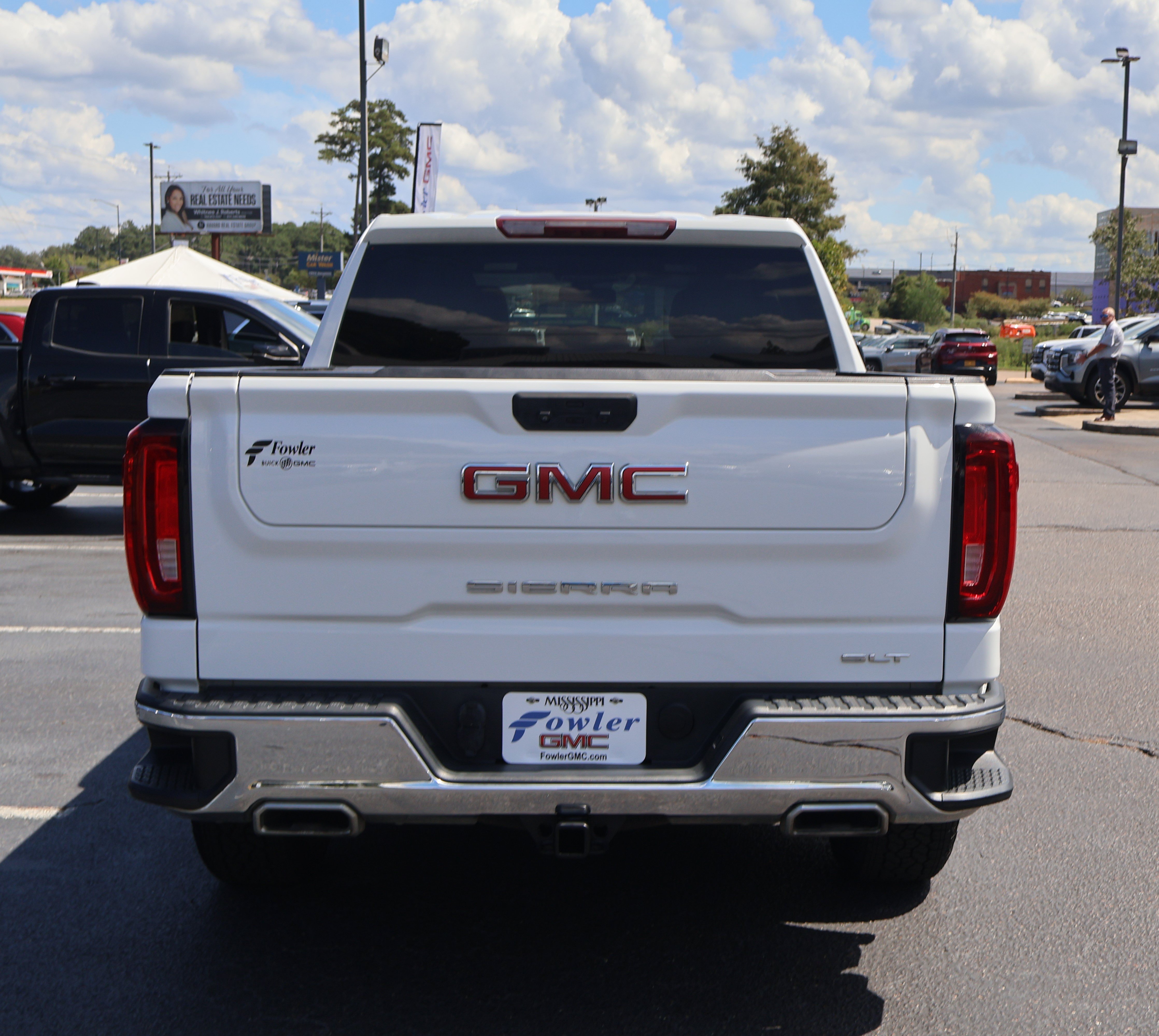 Used 2023 GMC Sierra 1500 SLT w/ SLT Premium Package AWD/4WD image 16