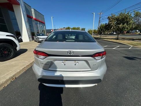 Used 2022 Toyota Corolla LE image 5