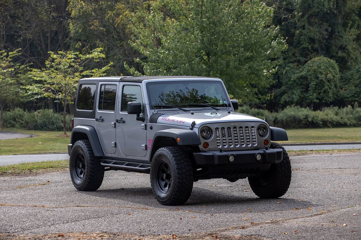 Used 2013 Jeep Wrangler Unlimited Rubicon w/ Connectivity Group AWD/4WD image 2