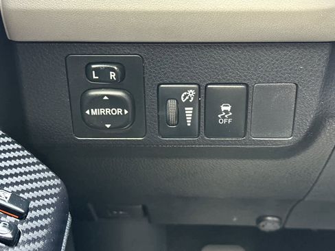 Used 2015 Toyota RAV4 LE image 28