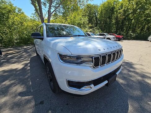 Used 2024 Jeep Wagoneer Series III AWD/4WD image 11