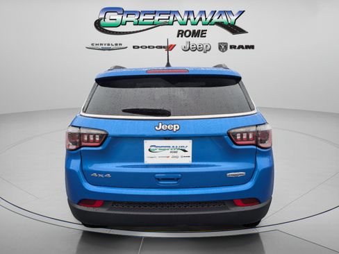 Used 2025 Jeep Compass Latitude AWD/4WD image 5