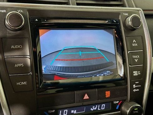 Used 2015 Toyota Camry SE w/ Moonroof Package image 13