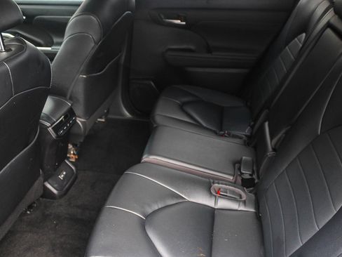 Used 2023 Toyota Highlander XLE w/ Protection Package #3 (TMS) image 19