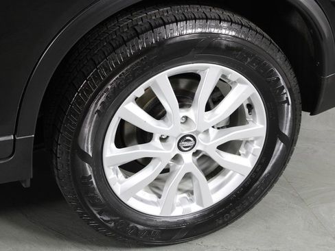 Used 2017 Nissan Rogue SV w/ SV Premium Package image 11