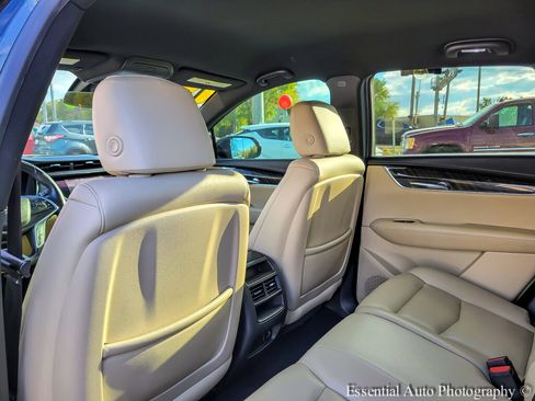 Used 2017 Cadillac XT5 FWD image 12