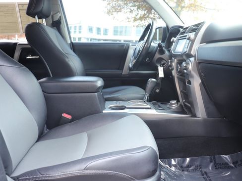 Used 2015 Toyota 4Runner SR5 Premium image 18