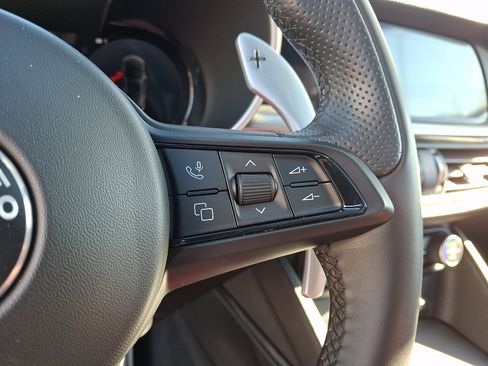 Used 2024 Alfa Romeo Stelvio Veloce AWD/4WD image 22