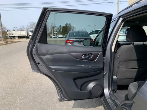 Used 2016 Nissan Rogue SV AWD/4WD image 30