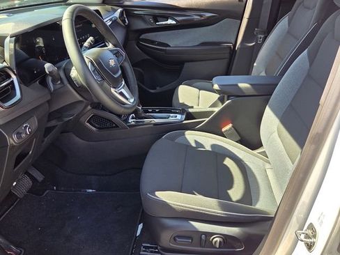 Used 2024 Chevrolet TrailBlazer LT w/ Convenience Package image 4
