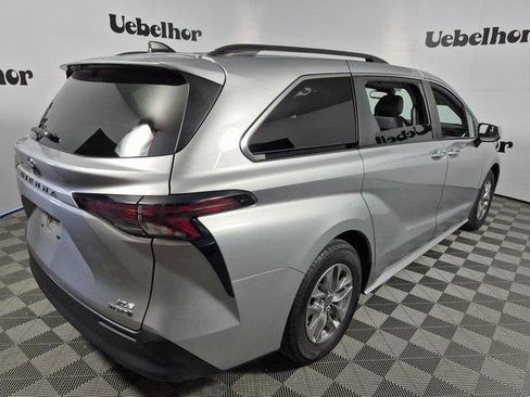 Certified 2024 Toyota Sienna XLE image 5
