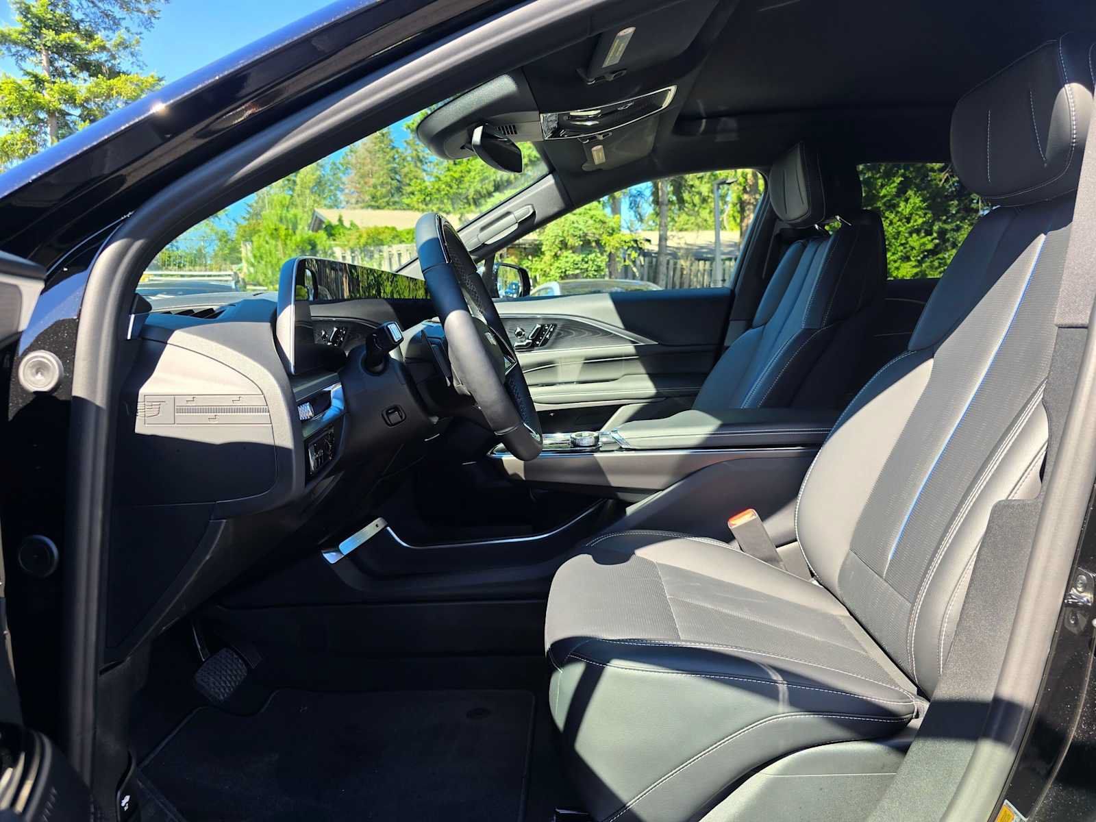 Used 2026 Cadillac Lyriq Luxury AWD/4WD image 20