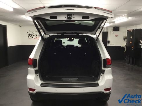 Used 2020 Jeep Grand Cherokee Laredo w/ Quick Order Package 2BN North image 12