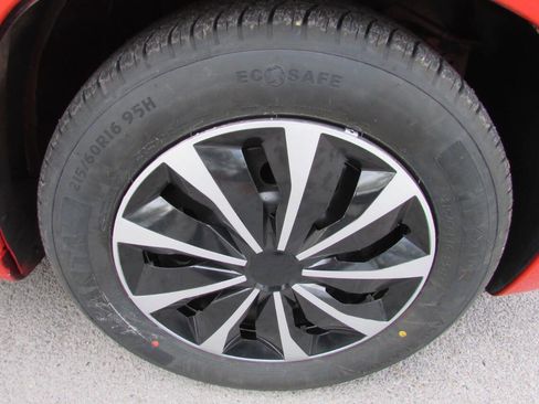 Used 2009 Chevrolet HHR LS image 11