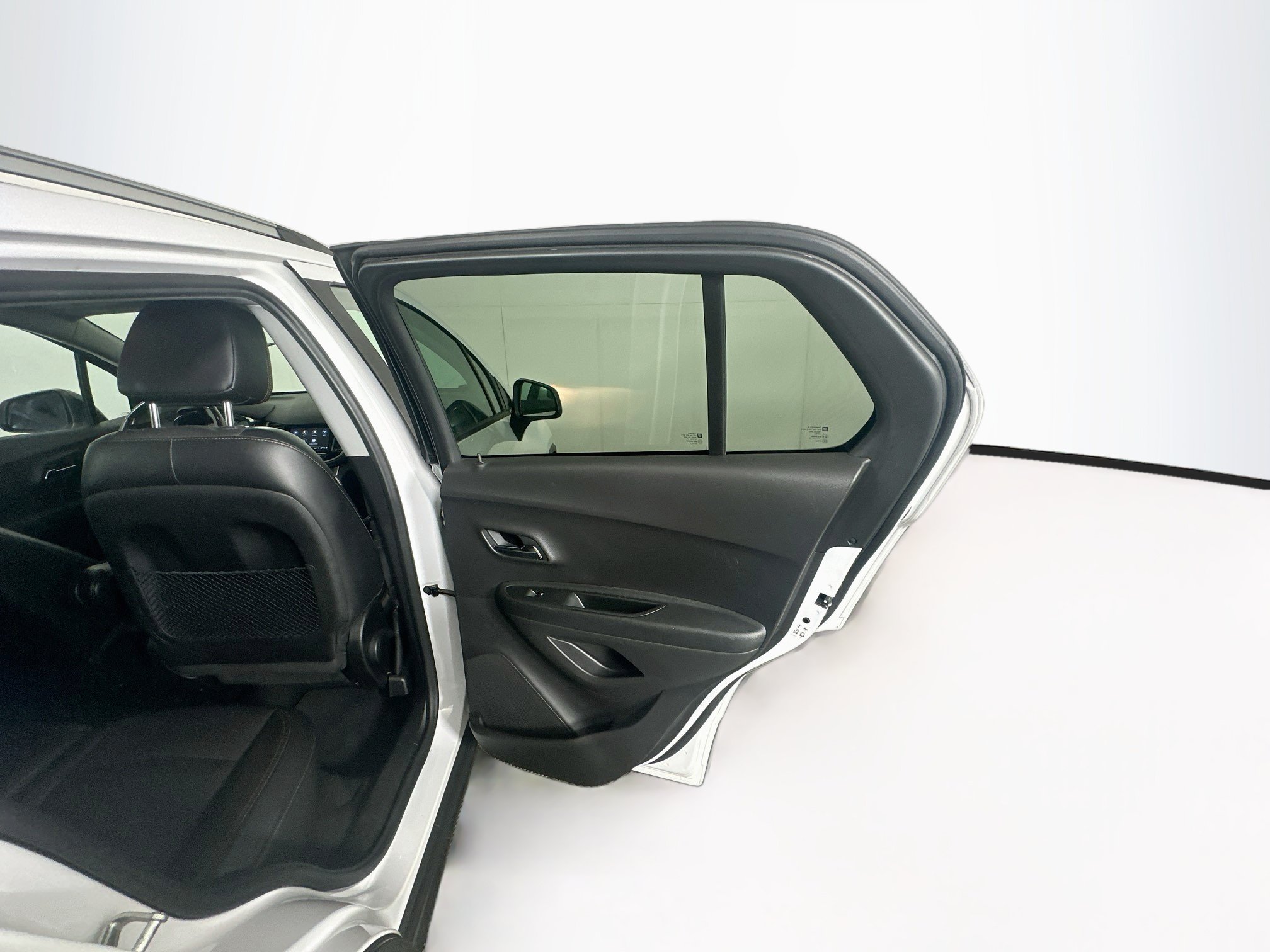 Used 2019 Chevrolet Trax LT w/ Redline Edition FWD image 27