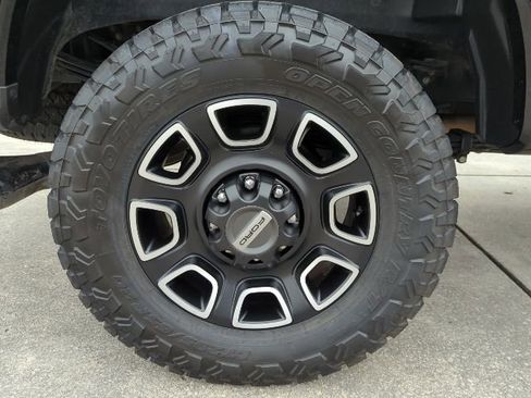 Used 2024 Ford F350 Platinum w/ FX4 Off-Road Package image 9