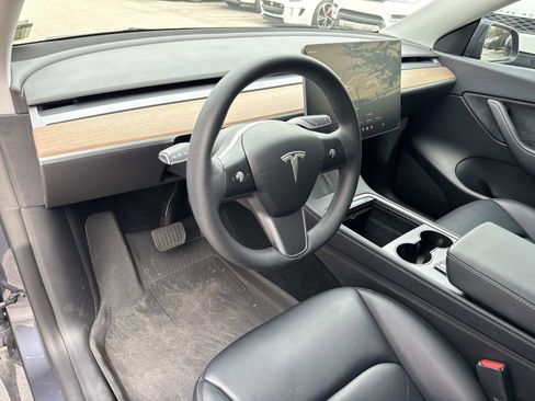 Used 2022 Tesla Model Y Long Range image 23