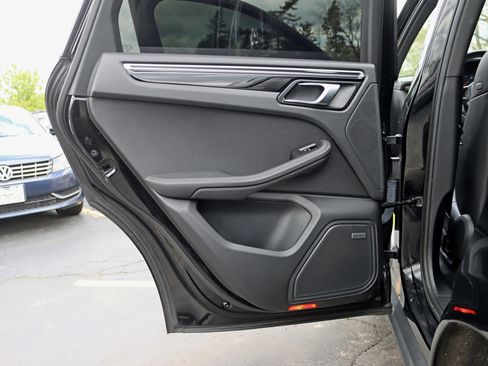 Used 2021 Porsche Macan AWD/4WD image 34