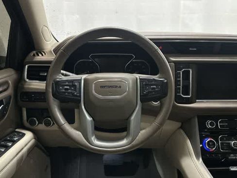 Used 2021 GMC Yukon XL Denali w/ Denali Premium Package RWD image 15