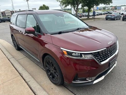 Used 2024 Kia Carnival SX FWD image 3