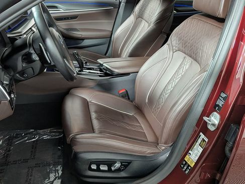 Used 2021 BMW M550i xDrive w/ Dynamic Handling Package image 17