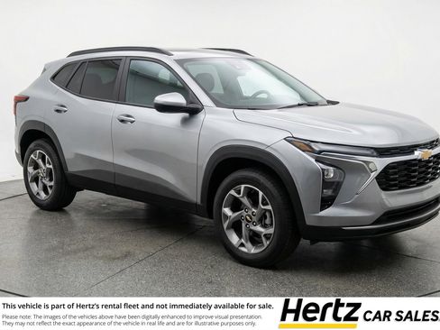 Used 2025 Chevrolet Trax LT image 1