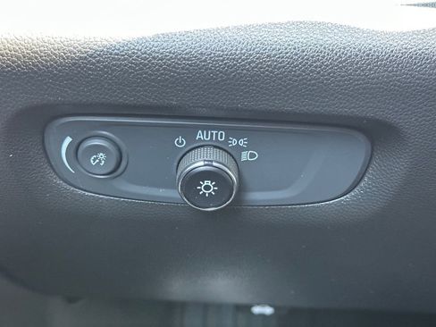 Used 2023 Chevrolet Traverse LT AWD/4WD image 22