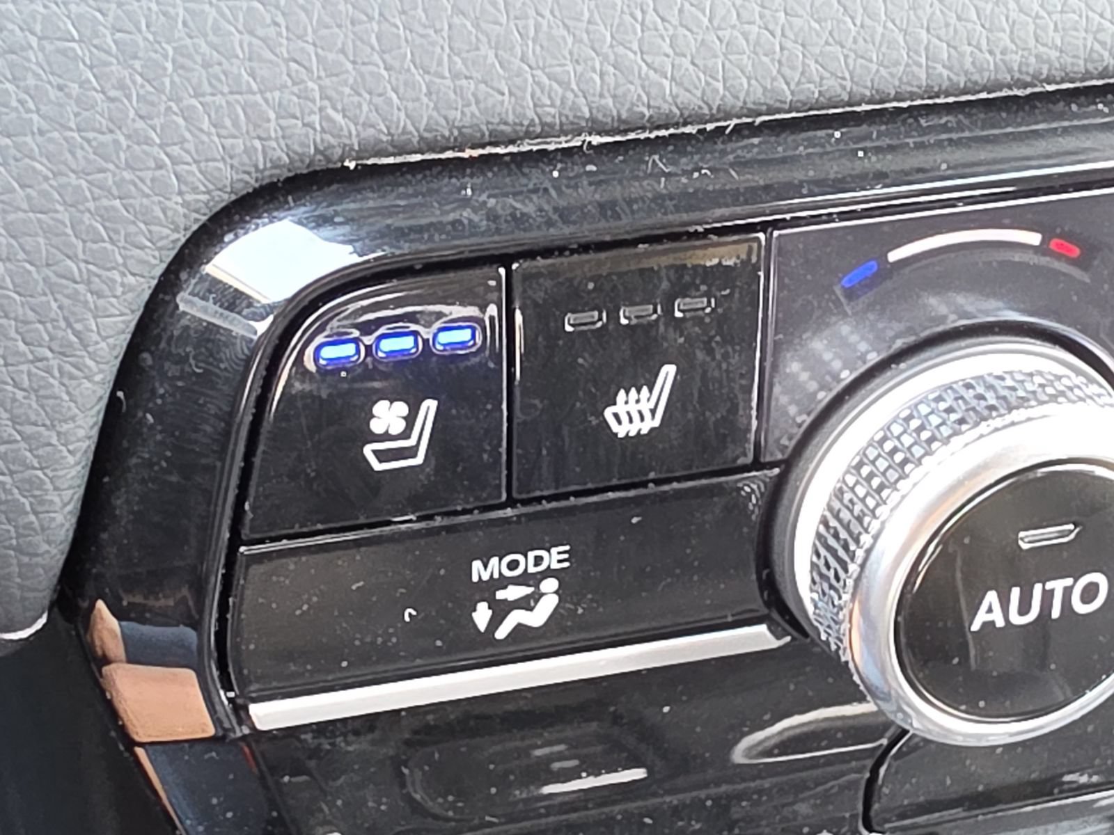 Used 2025 Honda Pilot Elite image 32