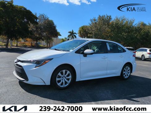 Used 2023 Toyota Corolla LE image 8