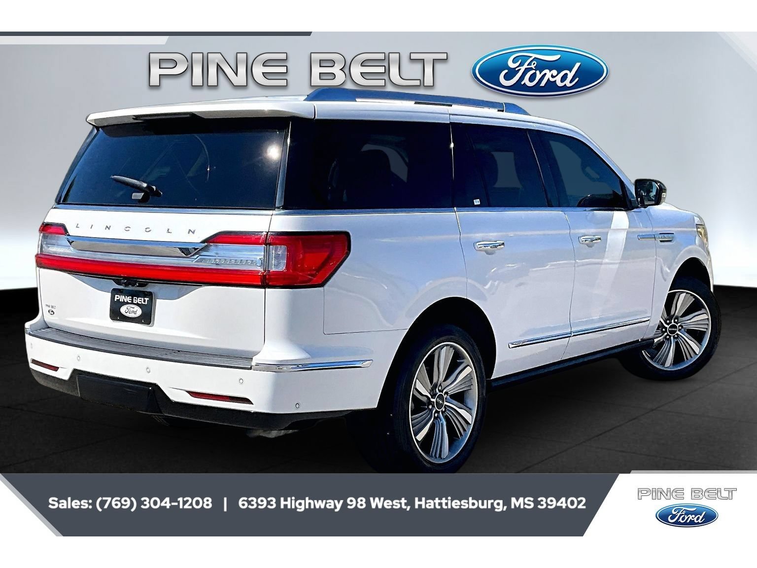 Used 2018 Lincoln Navigator Select w/ Technology Package RWD image 11