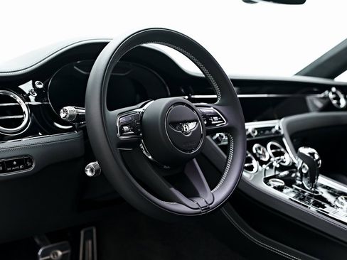 Used 2024 Bentley Continental GT image 46