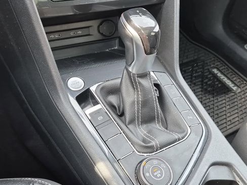 Used 2022 Volkswagen Tiguan SE R-Line image 13