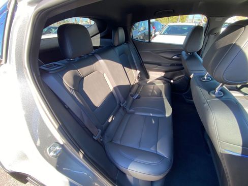 Used 2025 Buick Envista Sport Touring image 39