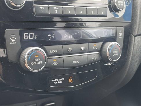 Used 2017 Nissan Rogue SV FWD image 16